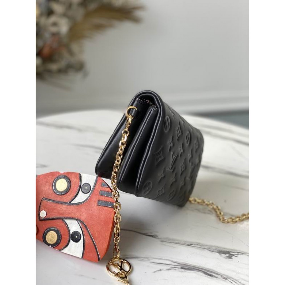 Lv Pochette Coussin M80742 20x14x8 cm Bags