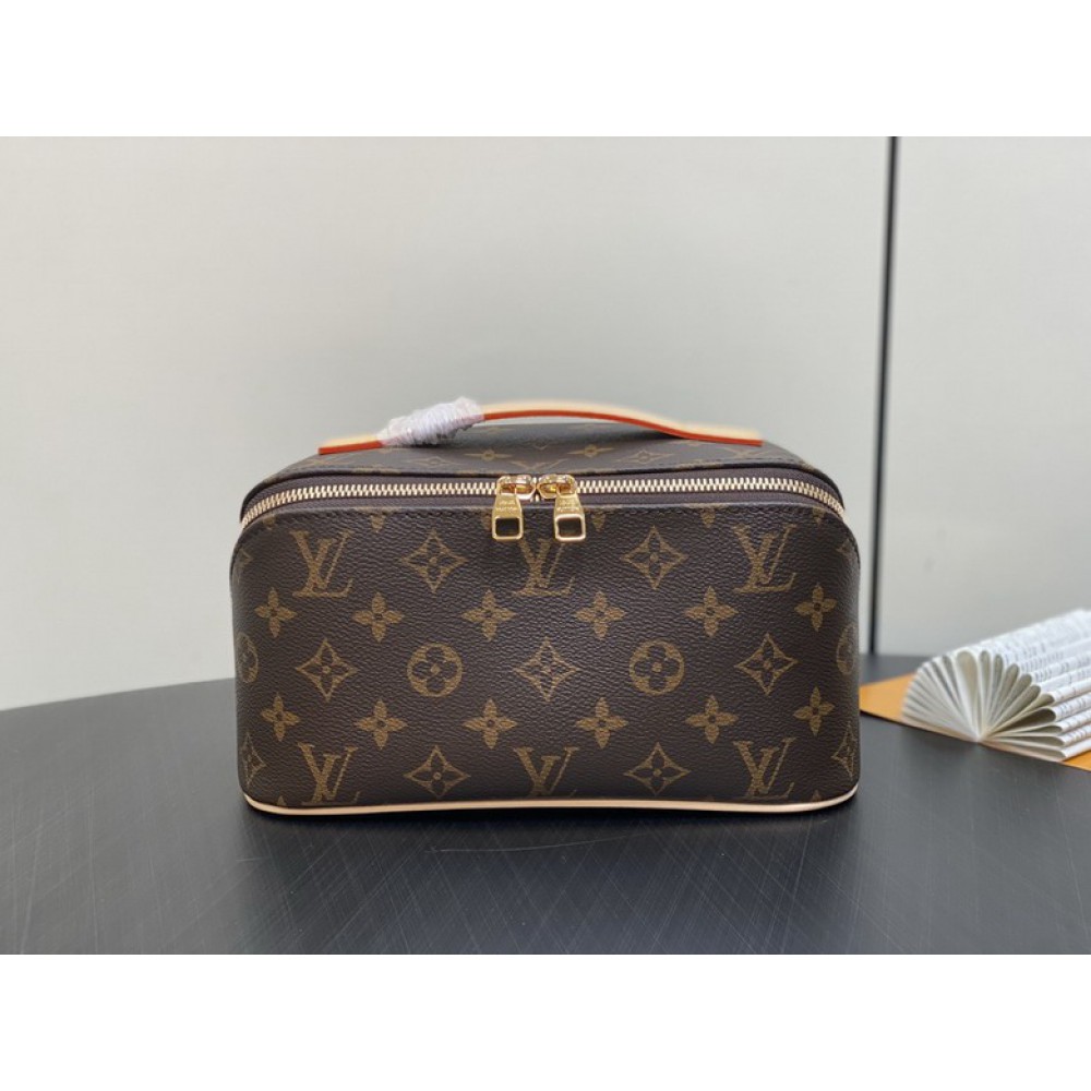 Lv Toiletry M11750 24x13x13cm Bags