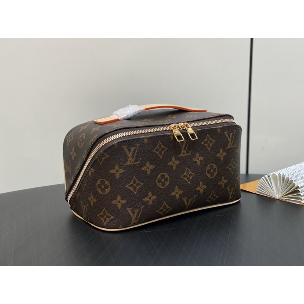 Lv Toiletry M11750 24x13x13cm Bags