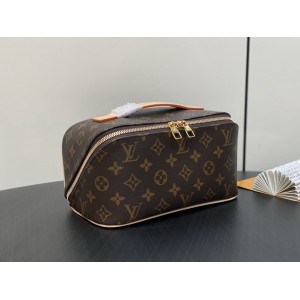 Lv Toiletry M11750 24x13x13cm Bags