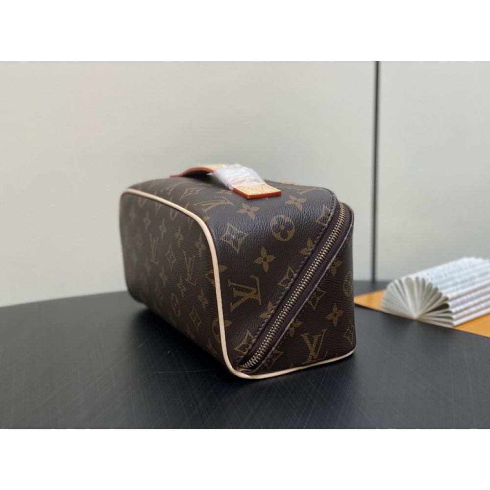 Lv Toiletry M11750 24x13x13cm Bags