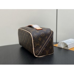 Lv Toiletry M11750 24x13x13cm Bags