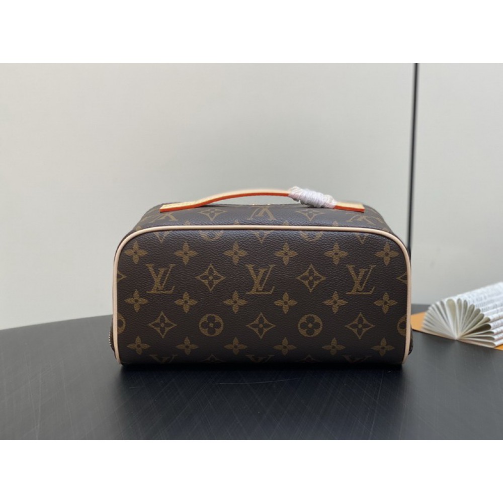 Lv Toiletry M11750 24x13x13cm Bags