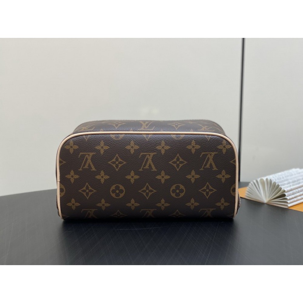 Lv Toiletry M11750 24x13x13cm Bags