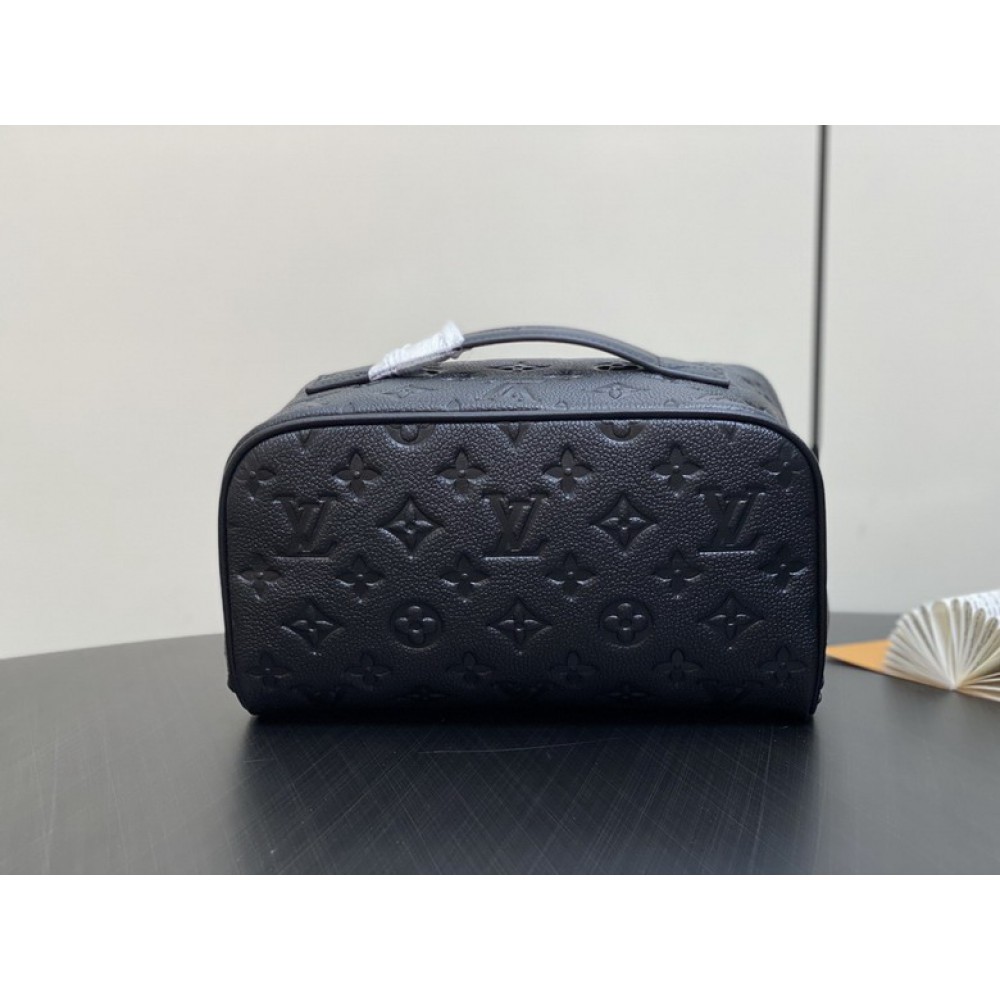 Lv Toiletry M11750 24x13x13cm Bags
